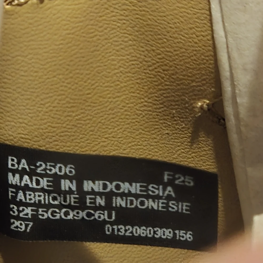 NWT Michael Kors Evelyn Medium Flap Crossbody Bag Beige Pebbled Leather Purse